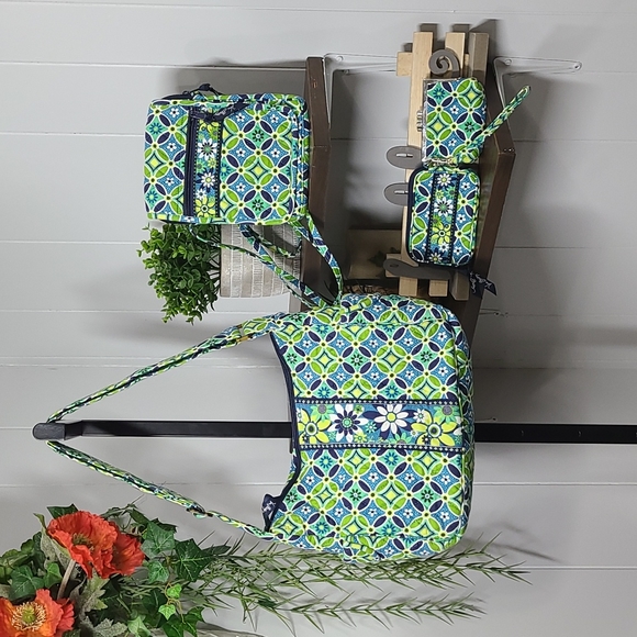 Vera Bradley Retired Daisy Daisy Set - Picture 3 of 12